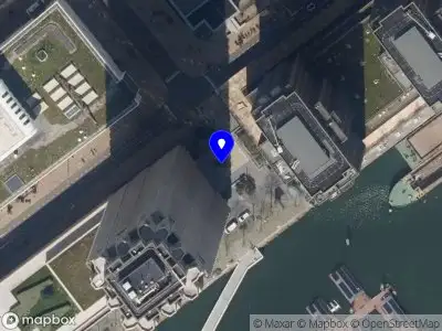 Ambulance met gepaste spoed naar de Van der Hoevenplein in Rotterdam