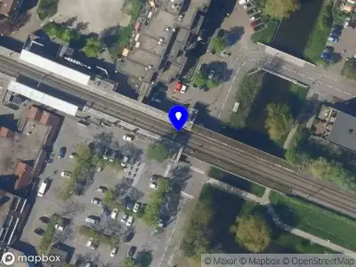 Politie met grote spoed naar de Fregatwerf in Zoetermeer vanwege voertuigen te water