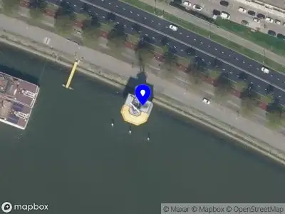 Politie naar de Rhijnspoorkade in Rotterdam