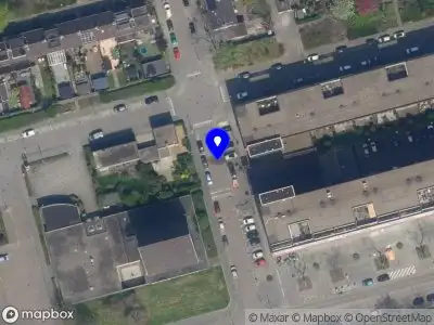 Ambulance met gepaste spoed naar de Hanrathstraat in Rotterdam