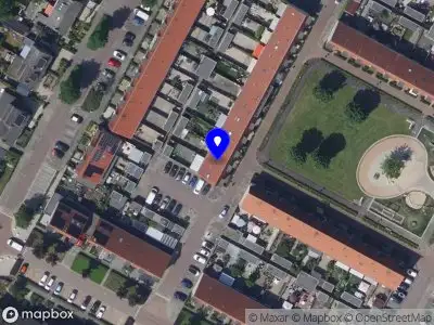 Ambulance met grote spoed naar de De Drentsehof in Alblasserdam