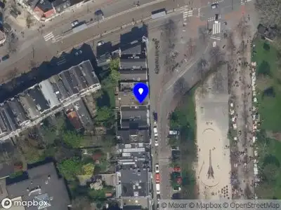 Ambulance met grote spoed naar de Heemraadssingel in Rotterdam