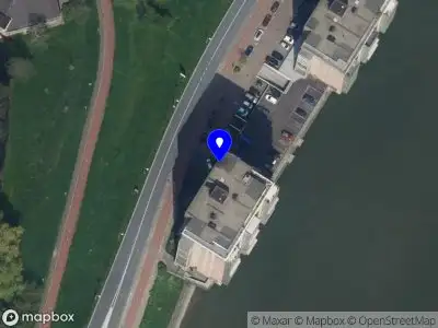 Ambulance met grote spoed naar de Ketensedijk in Capelle aan den IJssel
