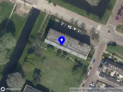 Ambulance met gepaste spoed naar de Laan van Nieuw Blankenburg in Rozenburg