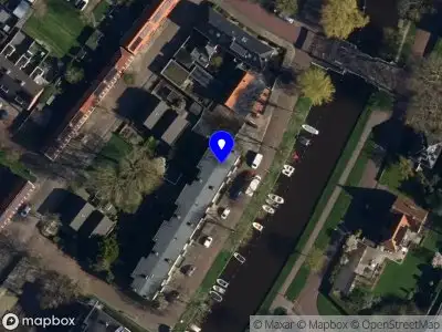 Brandweer met gepaste spoed naar de Zwettekade in Sneek vanwege gebouwbrand