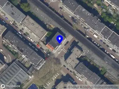 Ambulance met grote spoed naar de Vijverhofdwarsstraat in Rotterdam
