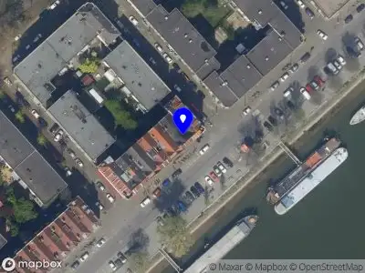 Ambulance met grote spoed naar de Prins Hendrikkade in Rotterdam