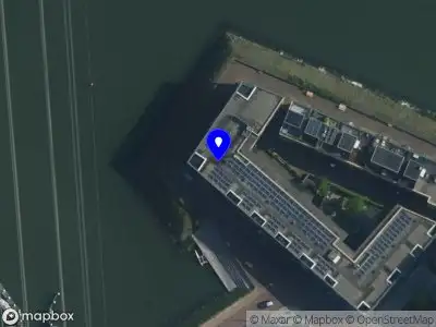 Ambulance met grote spoed naar de Windjammerdijk in Amsterdam