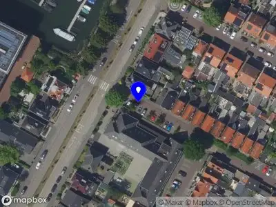 Ambulance met grote spoed naar de Merwestraat in Sliedrecht