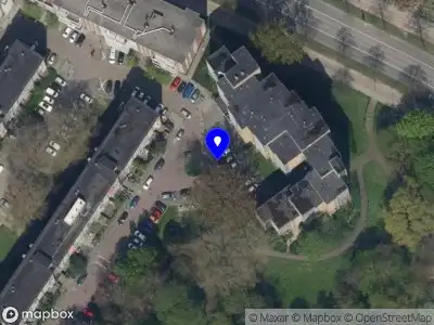 Ambulance met grote spoed naar de Burgemeester Stulemeijerlaan in Schiedam