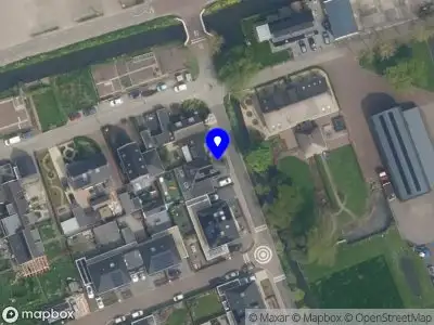 Politie naar de S L van Alterenlaan in Lopik vanwege voertuigen te water