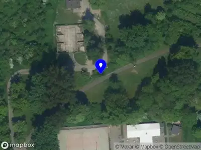 Brandweer met grote spoed naar de Rooswijkerlaan in Velsen-Noord vanwege voertuigbrand