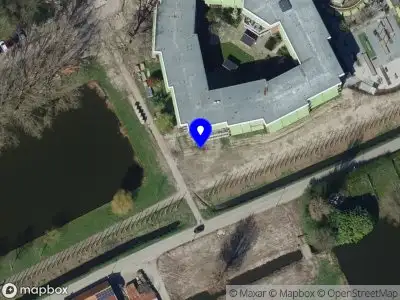 Ambulance met grote spoed naar de Zevenbergsedijkje in Rotterdam