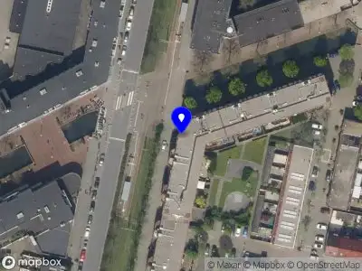 Ambulance met grote spoed naar de Rhijnauwensingel in Rotterdam