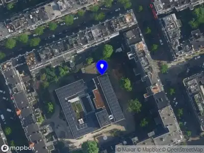 Ambulance met grote spoed naar de Derde Kostverlorenkade in Amsterdam