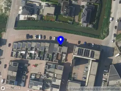 Politie naar de Icarusstraat in Almere vanwege voertuigen te water