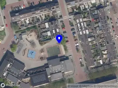 Ambulance met gepaste spoed naar de Adenstraat in Rotterdam