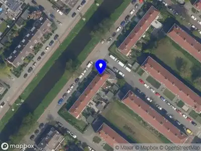 Ambulance met grote spoed naar de Kastanjesingel in Rotterdam