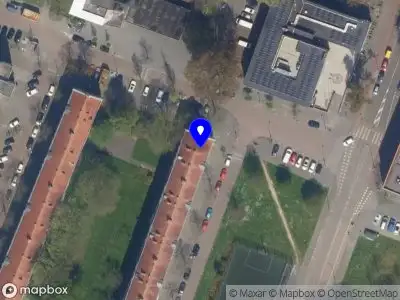 Ambulance met grote spoed naar de Speelmanstraat in Rotterdam