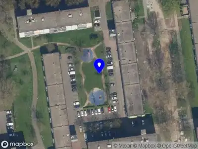 Ambulance met grote spoed naar de Henriëtte Bosmansplein in Schiedam vanwege middelgrote brand