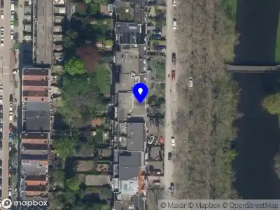 Ambulance met grote spoed naar de Heemraadssingel in Rotterdam