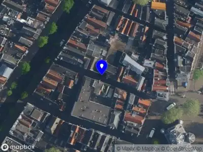 Ambulance met grote spoed naar de Monnikenstraat in Amsterdam