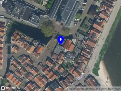 Ambulance met gepaste spoed naar de Kerkepad in Volendam