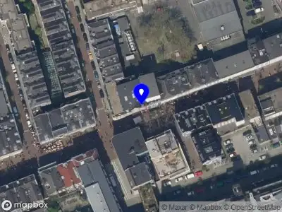 Ambulance met gepaste spoed naar de Oude Binnenweg in Rotterdam