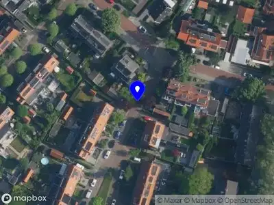 Ambulance en brandweer met grote spoed naar de Nachtegaalstraat in Badhoevedorp vanwege gebouwbrand