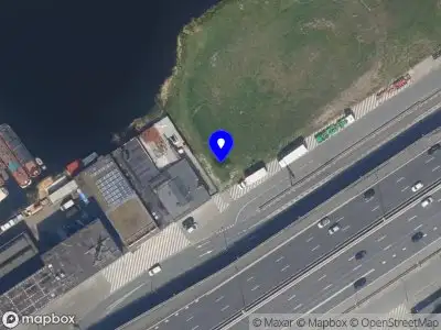 Ambulance met grote spoed naar de Giessenweg in Rotterdam