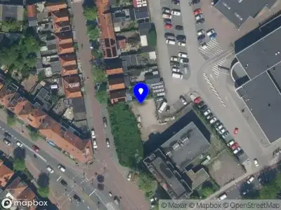 Ambulance met grote spoed naar de Plein 13 in Wormerveer