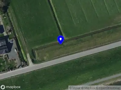 Ambulance met grote spoed naar de Schuddebeursdijk in Hekelingen