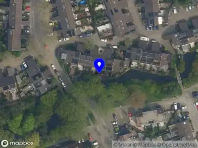 Ambulance met grote spoed naar de Roodborstlaan in Delft