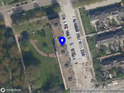 Ambulance met gepaste spoed naar de Van der Helmstraat in Rotterdam