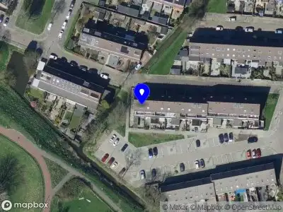 Ambulance met grote spoed naar de Bernagie in Hoogvliet Rotterdam