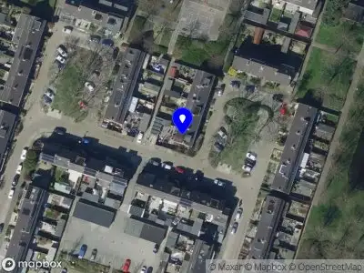 Ambulance met grote spoed naar de Warmoeziershof in Hendrik-Ido-Ambacht