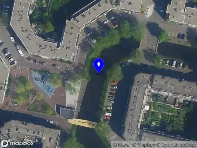 Ambulance met gepaste spoed naar de Henk Curièrekade in Amsterdam