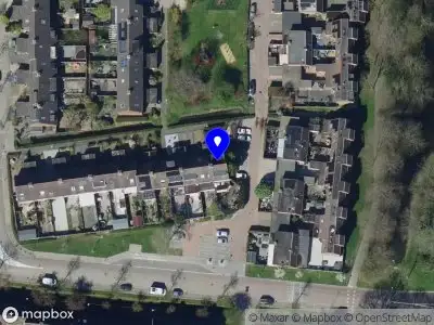 Ambulance met grote spoed naar de Vink in Hoogvliet Rotterdam