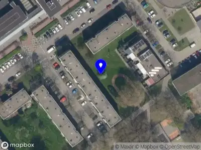 Politie naar de Nieuwlandplein in Schiedam vanwege stormschade