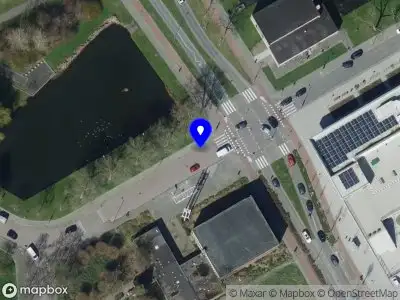 Ambulance met grote spoed naar de Pascalweg in Rotterdam