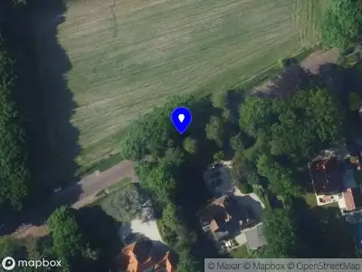 Brandweer met gepaste spoed naar de Naarderstraat in Laren vanwege stormschade