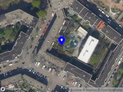 Ambulance met gepaste spoed naar de Zwederstraat in Rotterdam