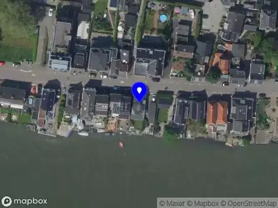 Ambulance met grote spoed naar de Rivierdijk in Sliedrecht