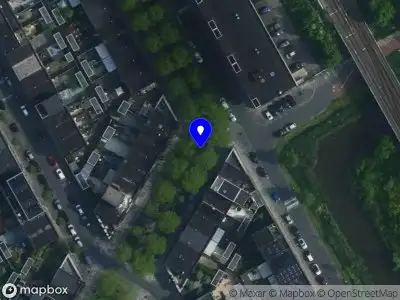 Ambulance met grote spoed naar de Kerstomaatplantsoen in Amsterdam