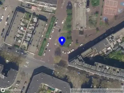 Ambulance met grote spoed naar de Katendrechtsestraat in Rotterdam