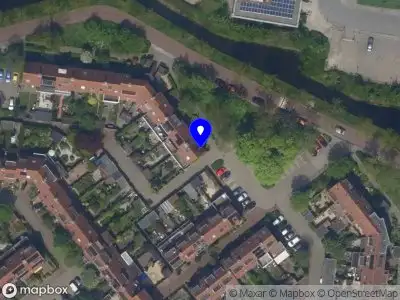 Ambulance met grote spoed naar de Van Ravelingenstraat in Leiden