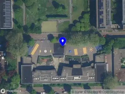 Ambulance met grote spoed naar de Jan Sluijtersstraat in Amsterdam