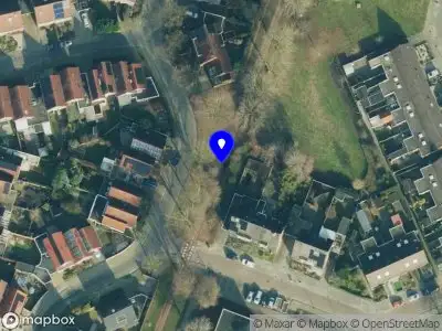 Brandweer met grote spoed naar de Piet Muyselaarstraat in Hengelo vanwege afhijsen patient