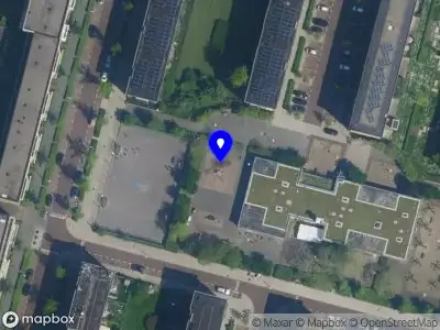 Ambulance met gepaste spoed naar de Woutertje Pietersestraat in Amsterdam