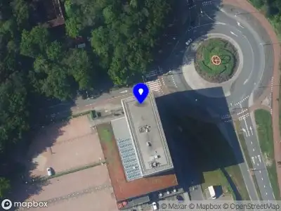 Brandweer met gepaste spoed naar de Familie de Mollaan in Hilversum vanwege een liftopsluiting